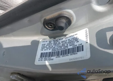 2004 Toyota Corolla Le z USA, uszkodzony, nr VIN 1NXBR38EX4Z238576